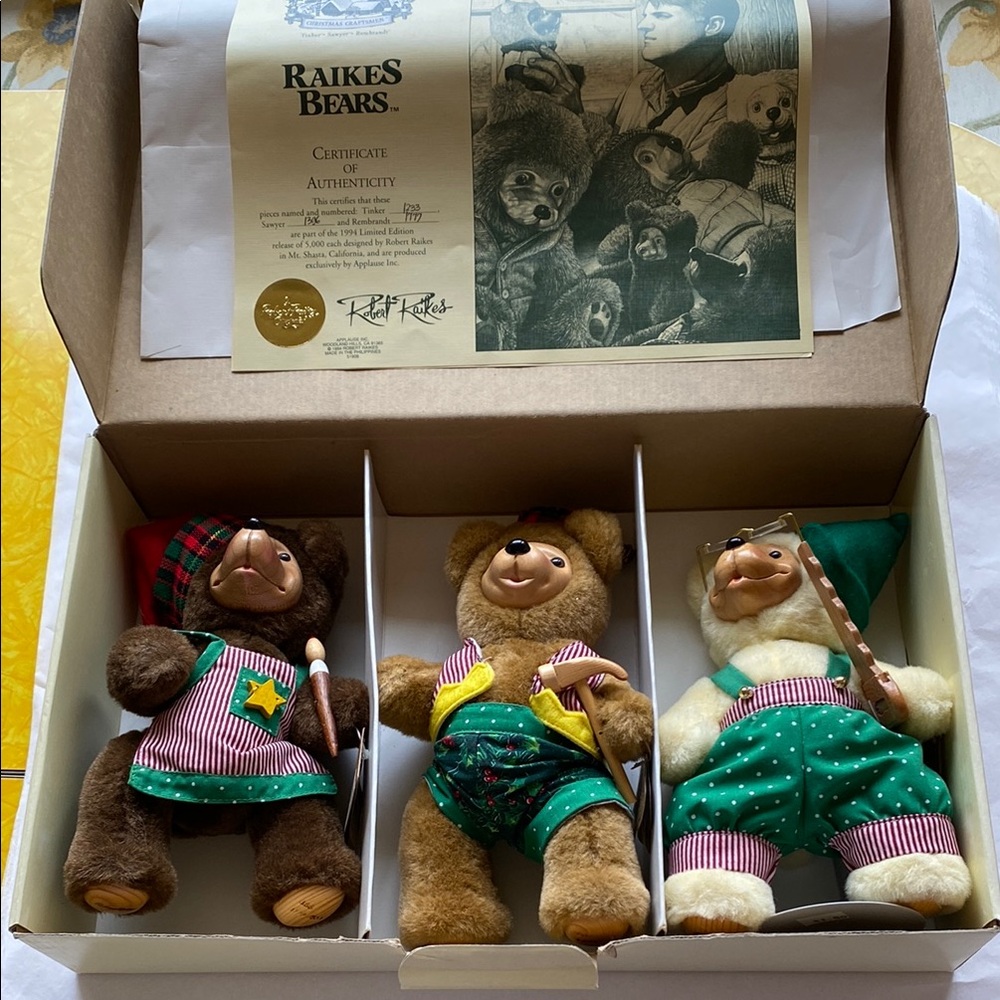 Raikes Bears- 3 Adorable Elf’s with Box and Papers. In Mint Condition.